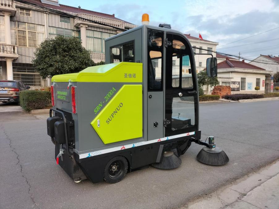 永康龙建清扫车_0